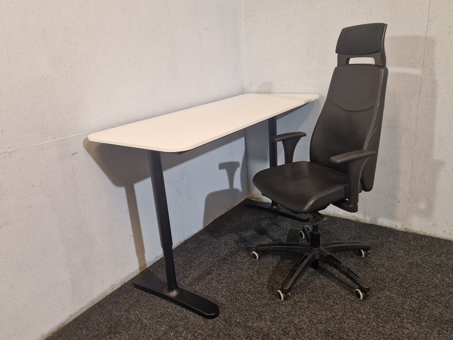 SKRIVEBORD # IKEA BEKANT # 140 X 60 CM.