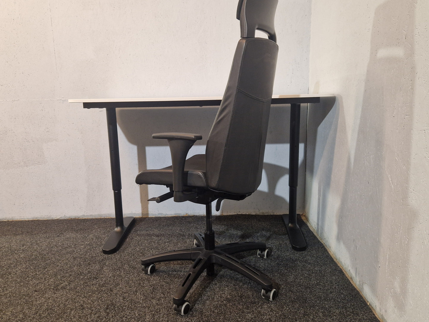 SKRIVEBORD # IKEA BEKANT # 140 X 60 CM.