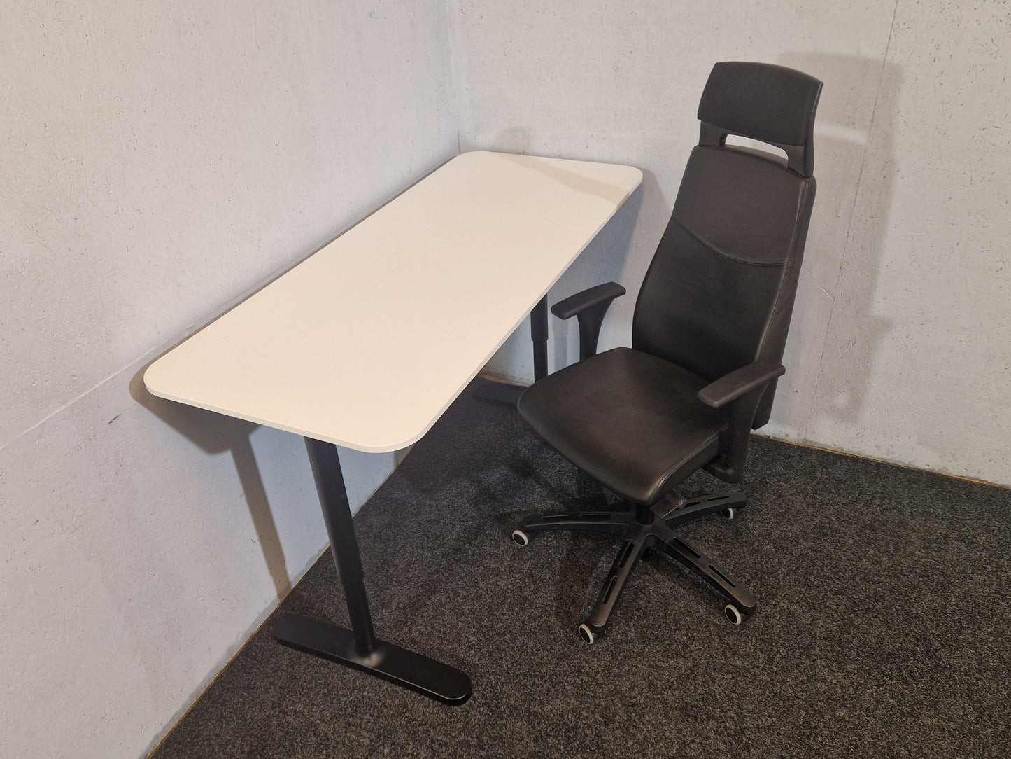 SKRIVEBORD # IKEA BEKANT # 140 X 60 CM.