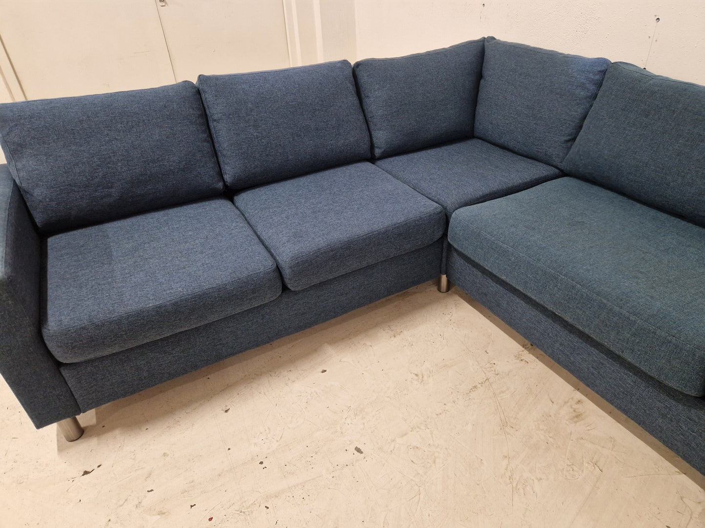 HJØRNESOFA # NYRENSET # GRATIS FRAKT*