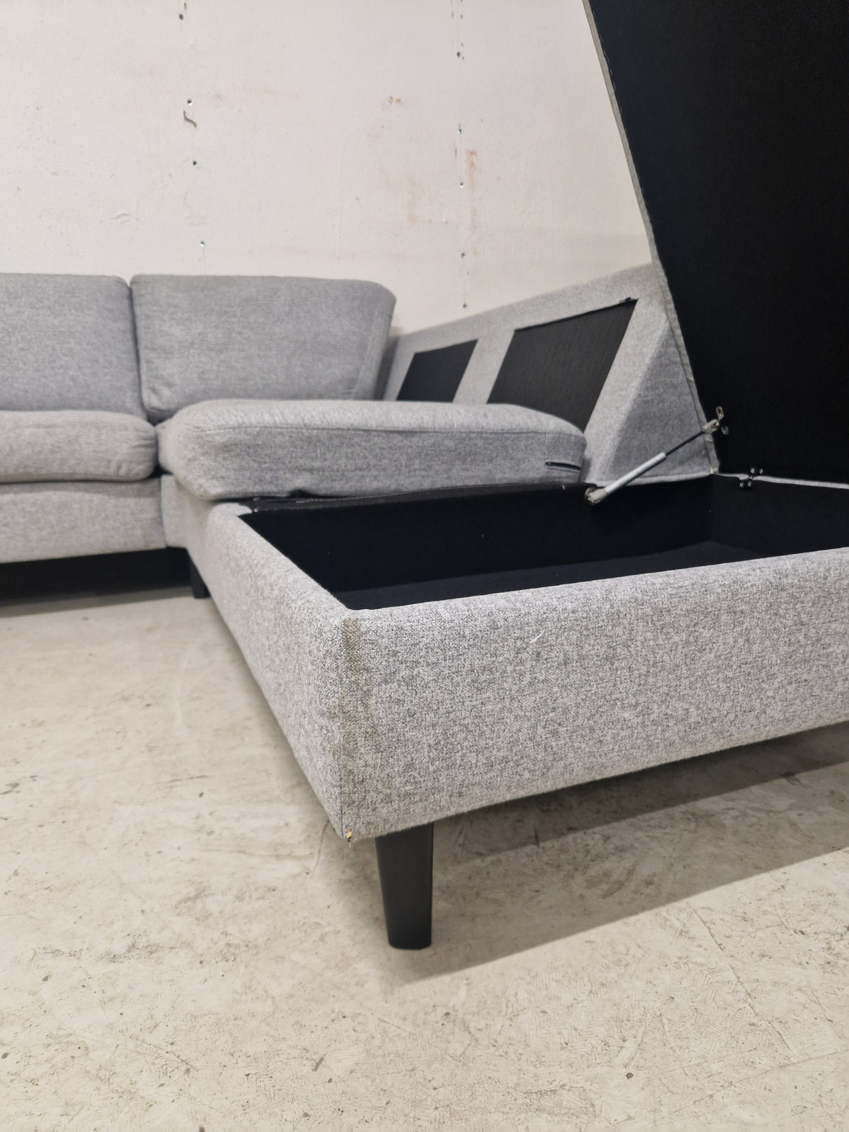 HJØRNESOFA # SJESELONG # NYRENSET # GRATIS FRAKT*