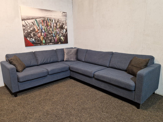 HJØRNESOFA # NYRENSET # GRATIS FRAKT*