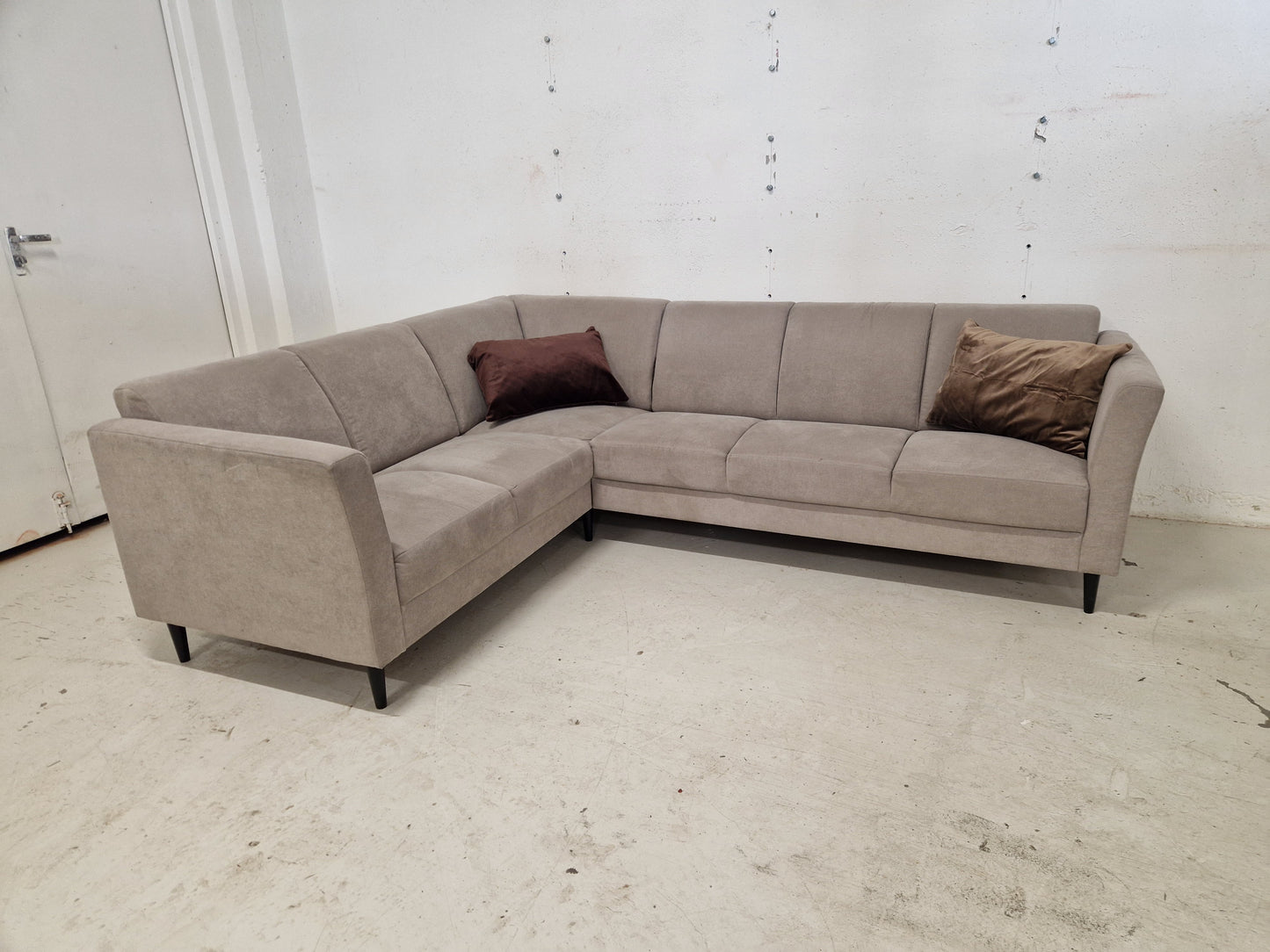 HJØRNESOFA # NAXOS # NYRENSET # GRATIS FRAKT*