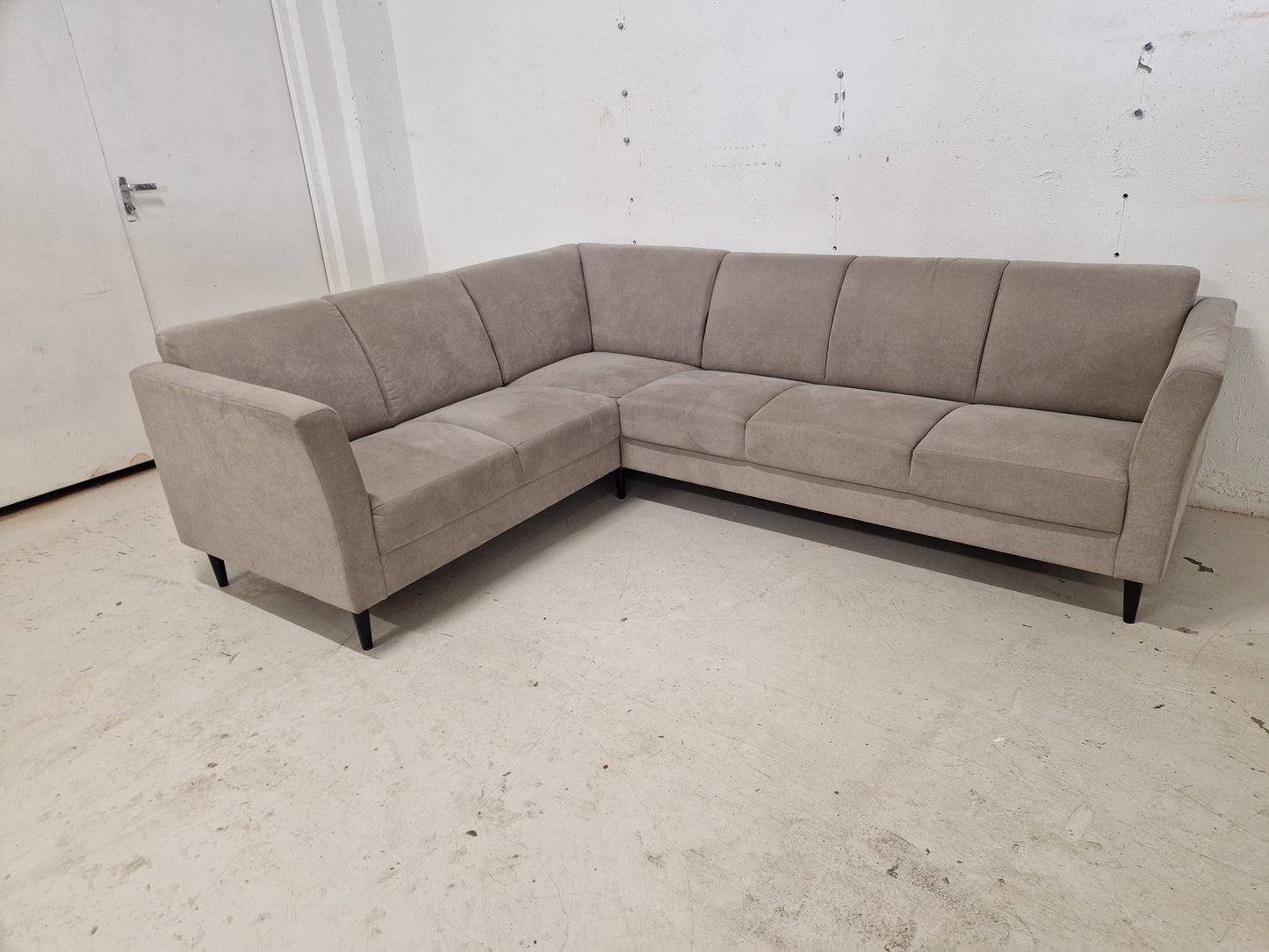 HJØRNESOFA # NAXOS # NYRENSET # GRATIS FRAKT*