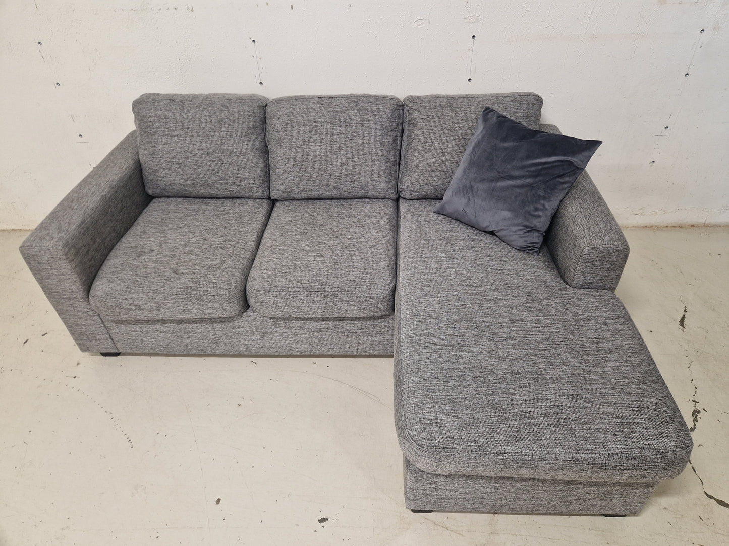HJØRNESOFA #  VENDBAR SJESELONG # NYRENSET # GRATIS FRAKT*