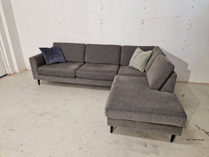 HJØRNESOFA # SJESELONG # NYRENSET # GRATIS FRAKT*