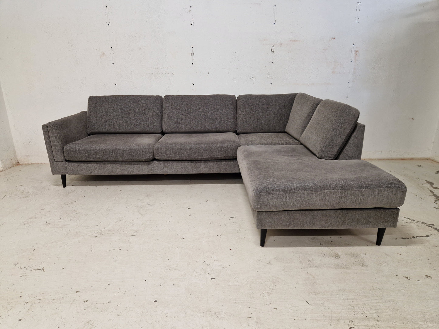 HJØRNESOFA # SJESELONG # NYRENSET # GRATIS FRAKT*