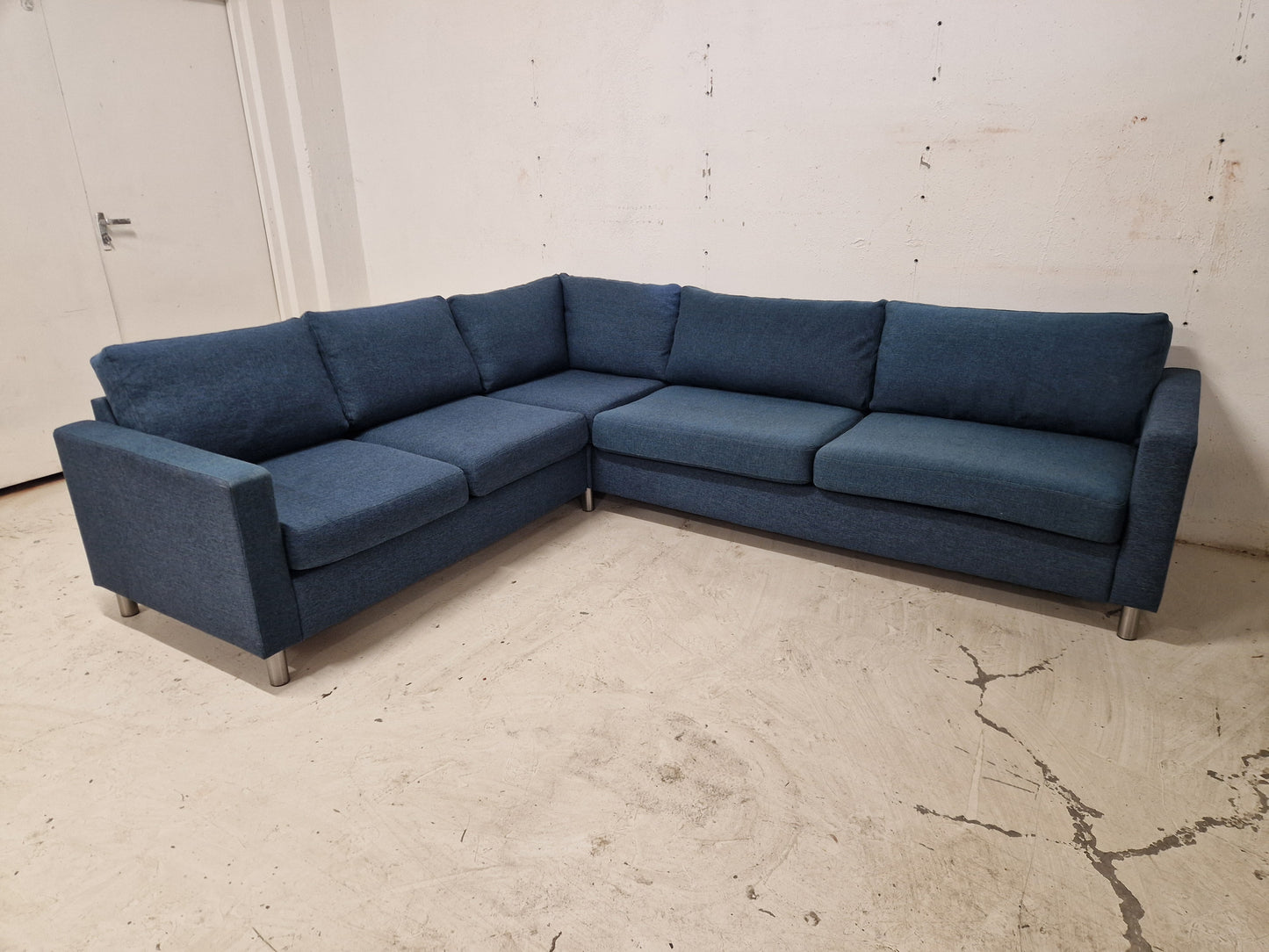 HJØRNESOFA # NYRENSET # GRATIS FRAKT*