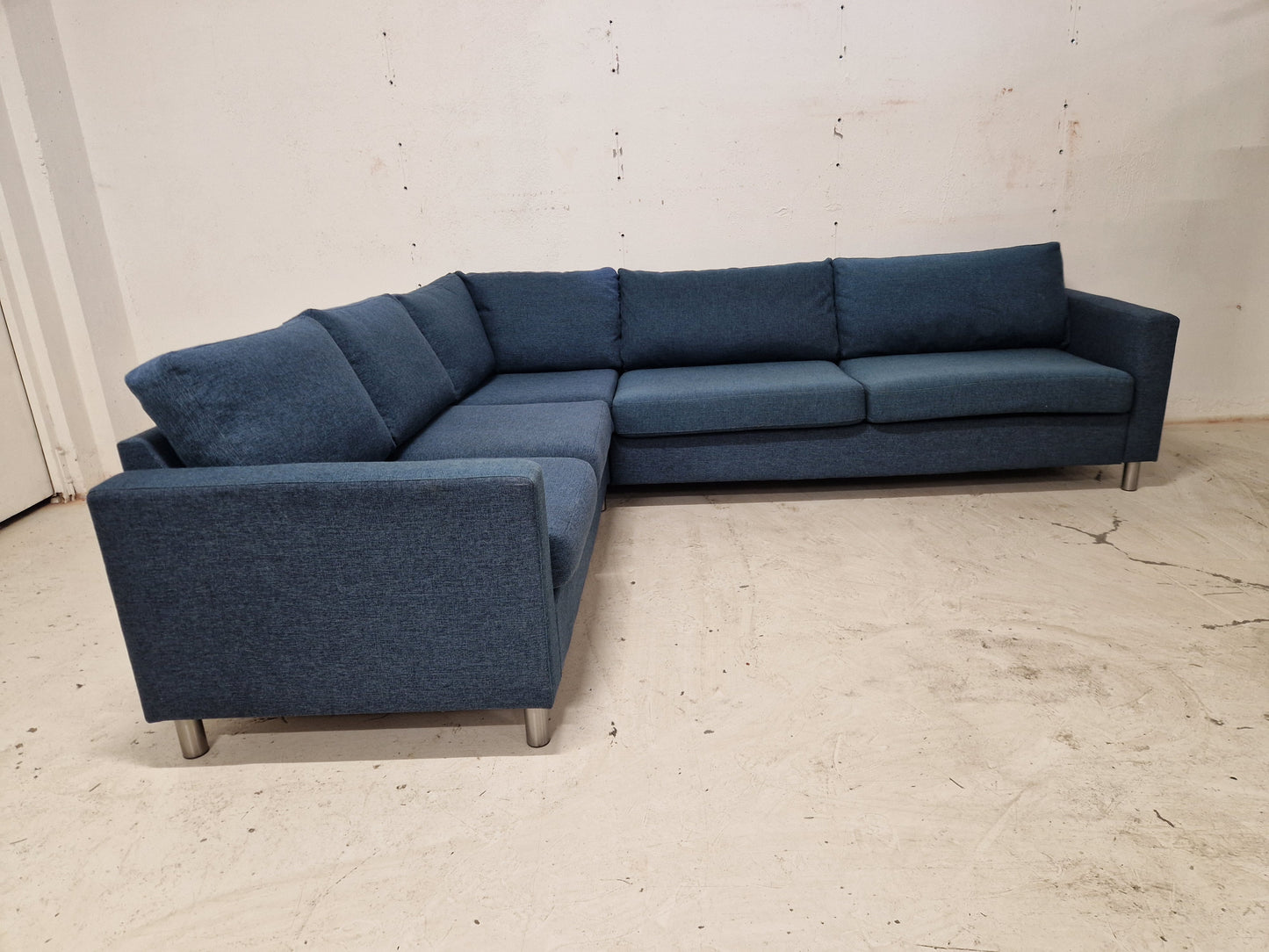 HJØRNESOFA # NYRENSET # GRATIS FRAKT*