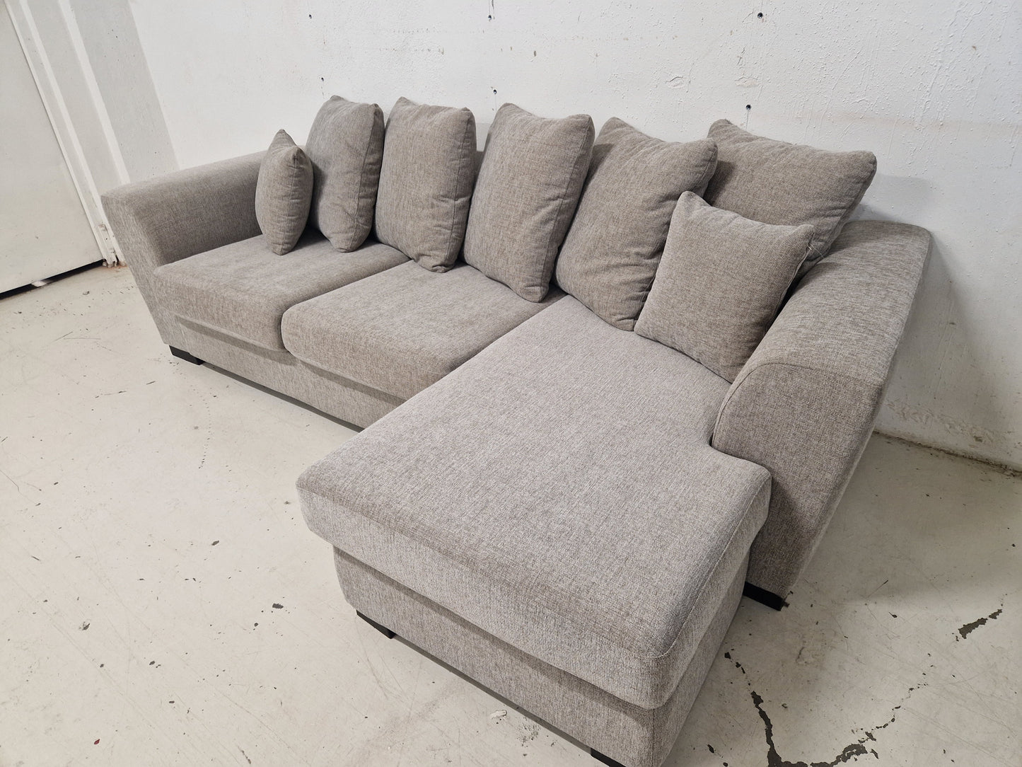 HJØRNESOFA # SJESELONG # NYRENSET # GRATIS FRAKT*