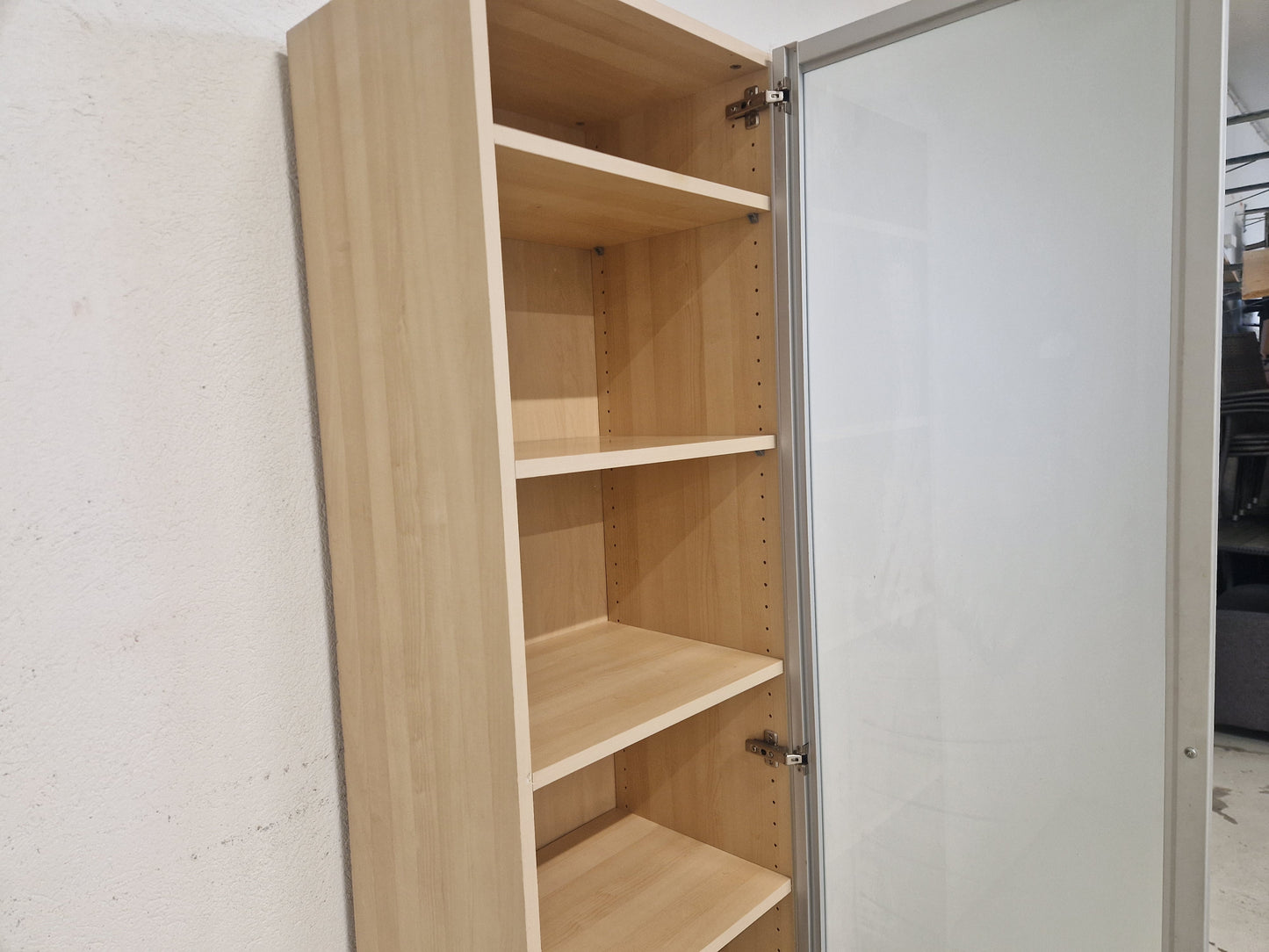 Høyskap. (garderobeskap)