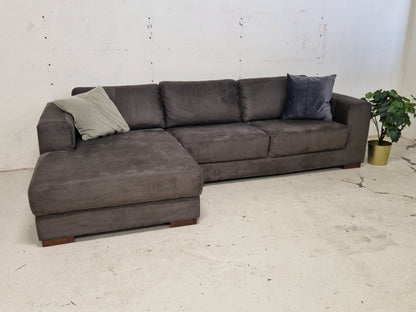 SOFA MED  BRED SJESELONG # NYRENSET # GRATIS FRAKT*