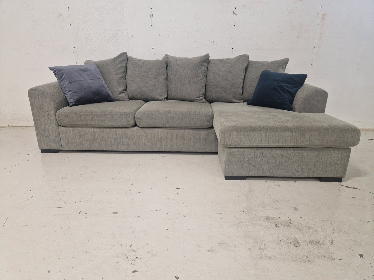 HJØRNESOFA # SJESELONG # OUTLET# NYRENSET # GRATIS FRAKT*