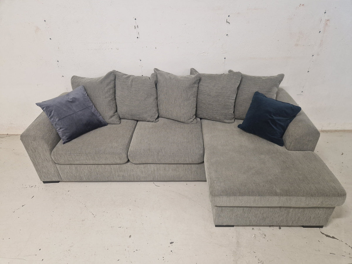 HJØRNESOFA # SJESELONG # OUTLET# NYRENSET # GRATIS FRAKT*