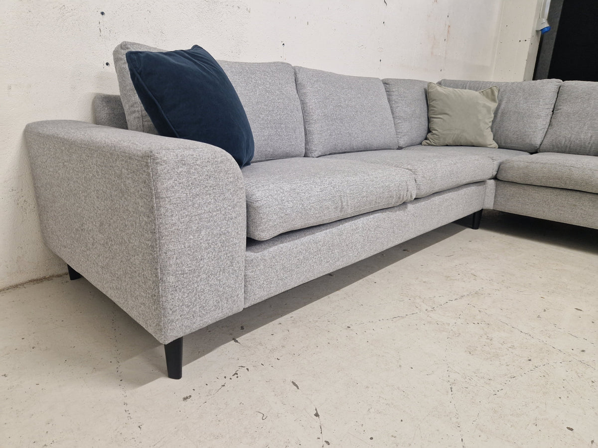 HJØRNESOFA # SJESELONG # NYRENSET # GRATIS FRAKT*