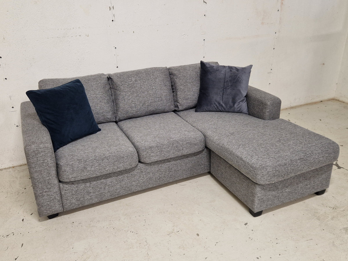 HJØRNESOFA #  VENDBAR SJESELONG # NYRENSET # GRATIS FRAKT*